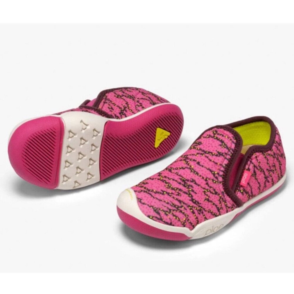 NEW plae sneakers